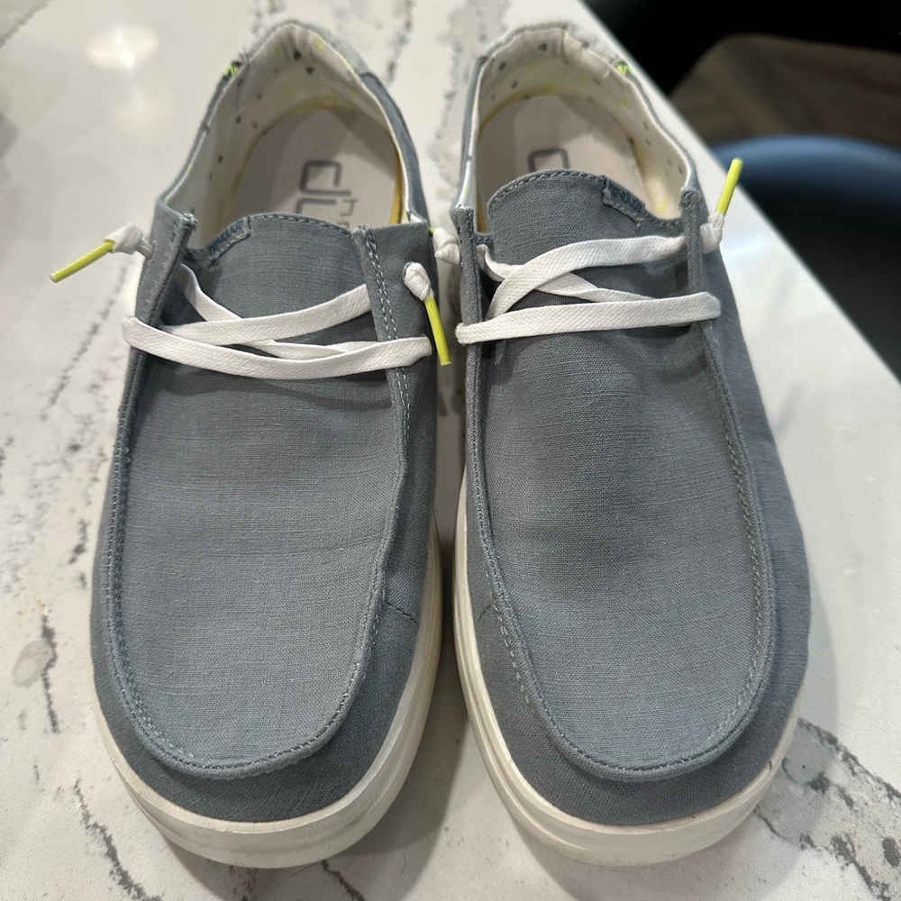 Hey dudes women’s size 9